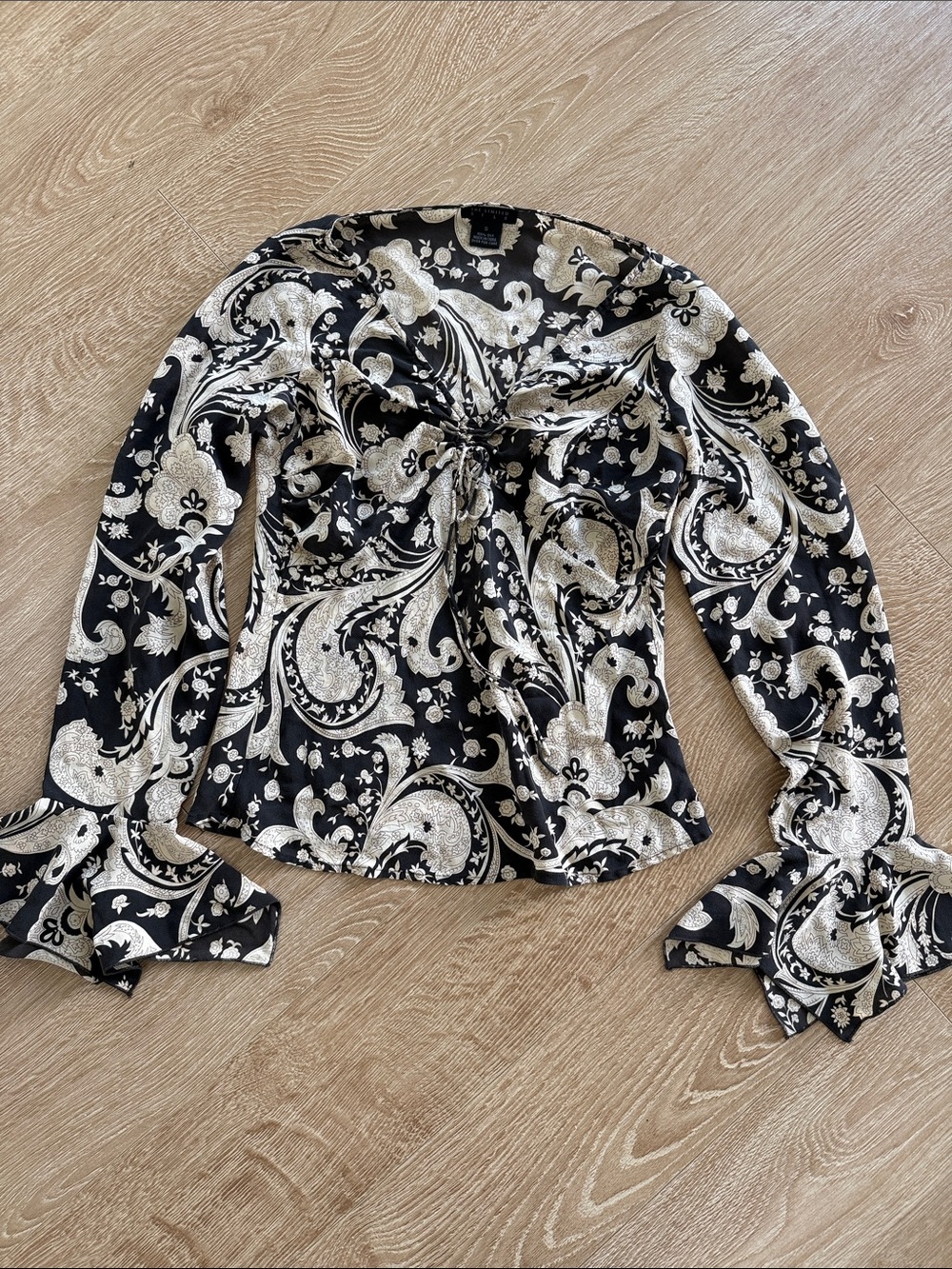 100% Silk Vintage 90’s Black & Cream Paisley Long-Sleeve Top